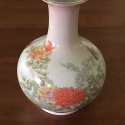 Shaddy Mino China JGI Japan Porcelain Vase  Chrysanthemums and Butterflies with gold trim -