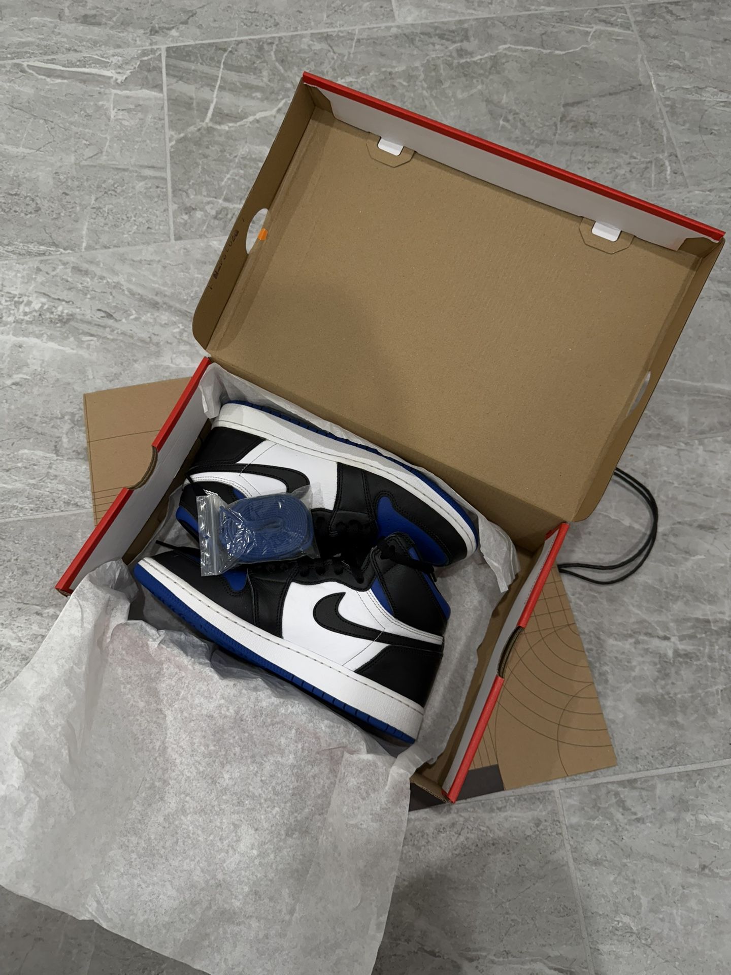 Royal Toe Air Jordan 1 High Sizes M7, W8-9, Y7