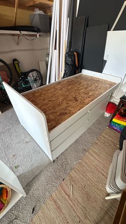 Slakt Twin IKEA Bed, white
