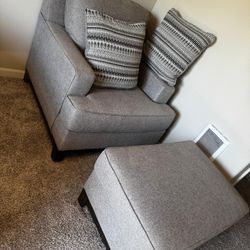 Single Armchair With Ottoman 