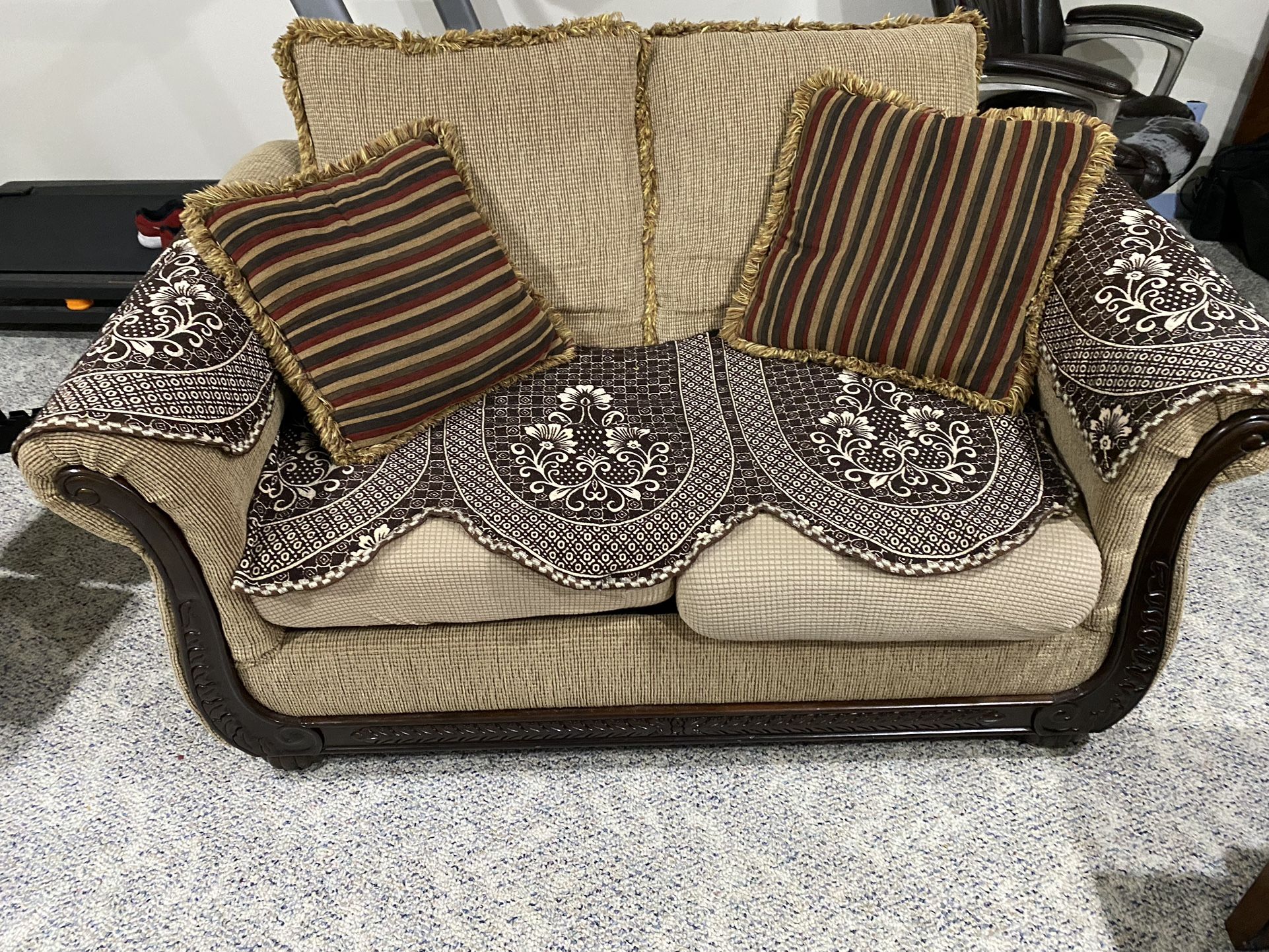 3+2 Seater Sofa/couch with 6 Cushions