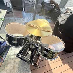 5 piece Drum Set w/stool Borg