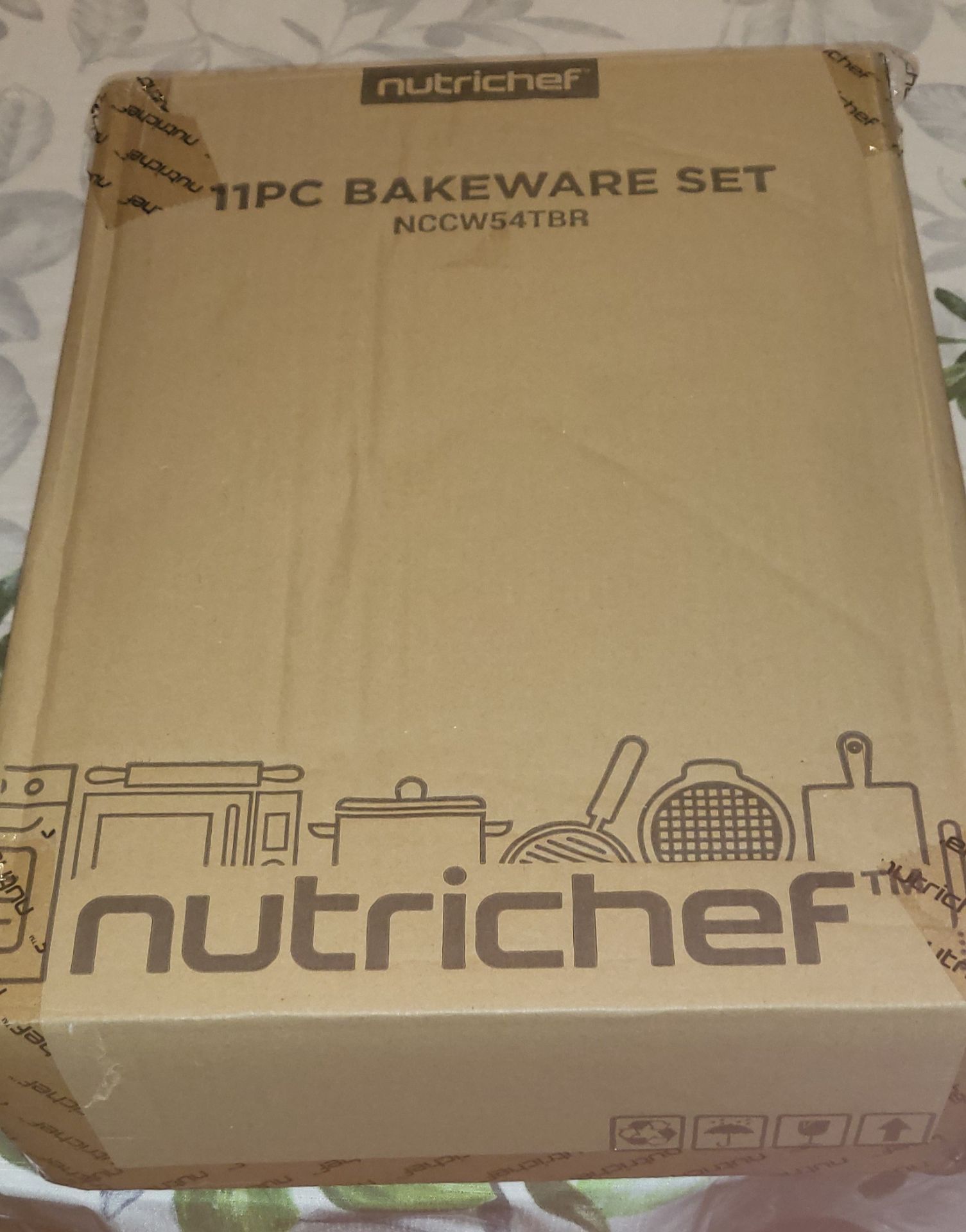 Nutrichef bakeware set beige color