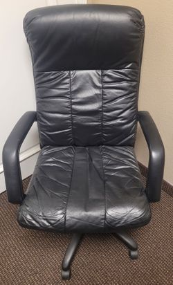 High-Back Black Leather Executive Office Chair – Swivel & Adjustable