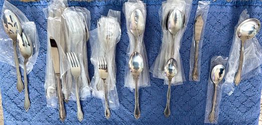 Stanley Roberts Rogers Co  Auberge Scroll Stainless Steel 53 Piece Flatware-Vintage 1970s Brand New!