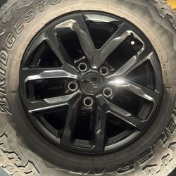 Jeep Gladiator Stock Rims & Tires