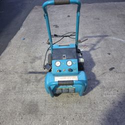 Makita MAC5200 3.0 HP / 5.2-Gallon Air Compressor 