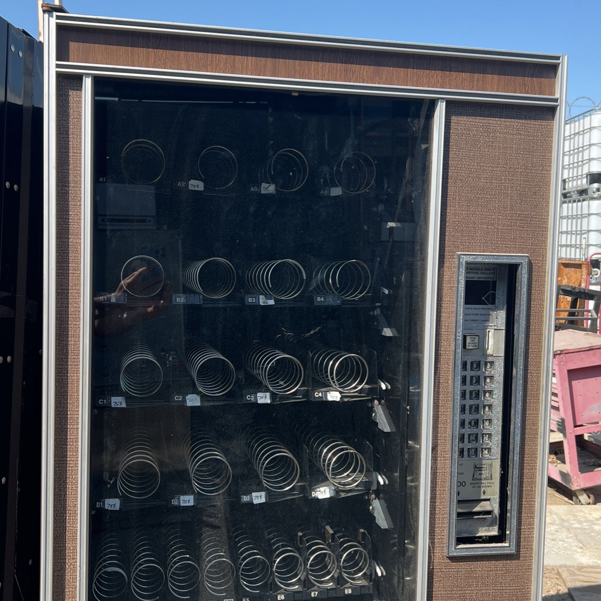 Vintage Vending Machine - Great Condition
