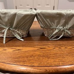 EXCELLENT SET OF 2 SQUARE WHITE WICKER BASKETS LINED W. GREEN GINGHAM FABRIC HOME KIDS DECOR