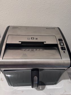 Staples Mailmate M3 paper shredder