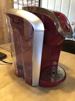 Red Keurig 2.0 coffeemaker