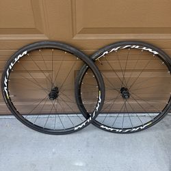 Mavic Aksuium disk break road bike.  Wheels set 