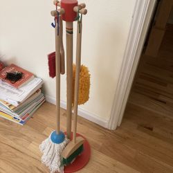 Melissa & Doug Dust Sweep Mop 6-Piece Pretend Play Set, Toddler Toy Cleaning, Pretend Play Home Cleaning, Kids Broom and Mop Set for Ages 3+