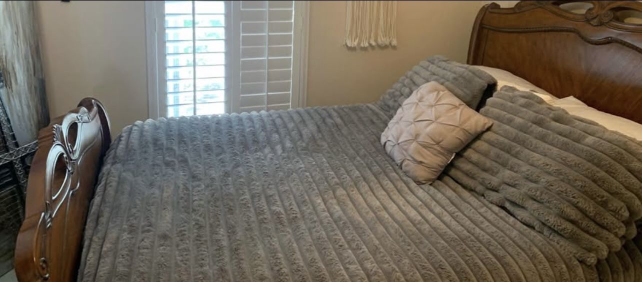 Elegant Queen Sleigh Bed w/ Mattress– Excellent Condition!