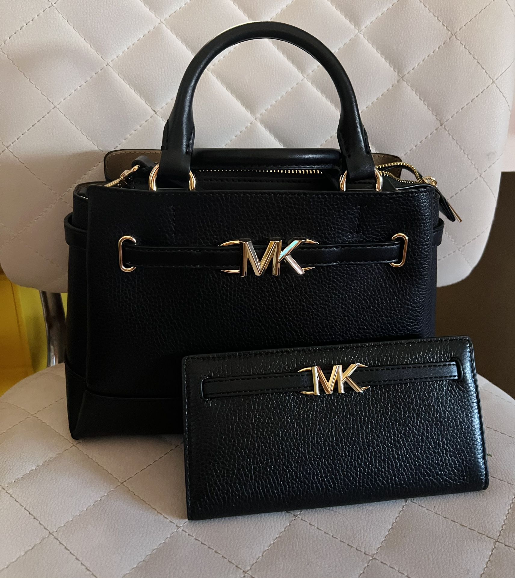 Sales!Micheal Kors Medium Purse and Wallet 