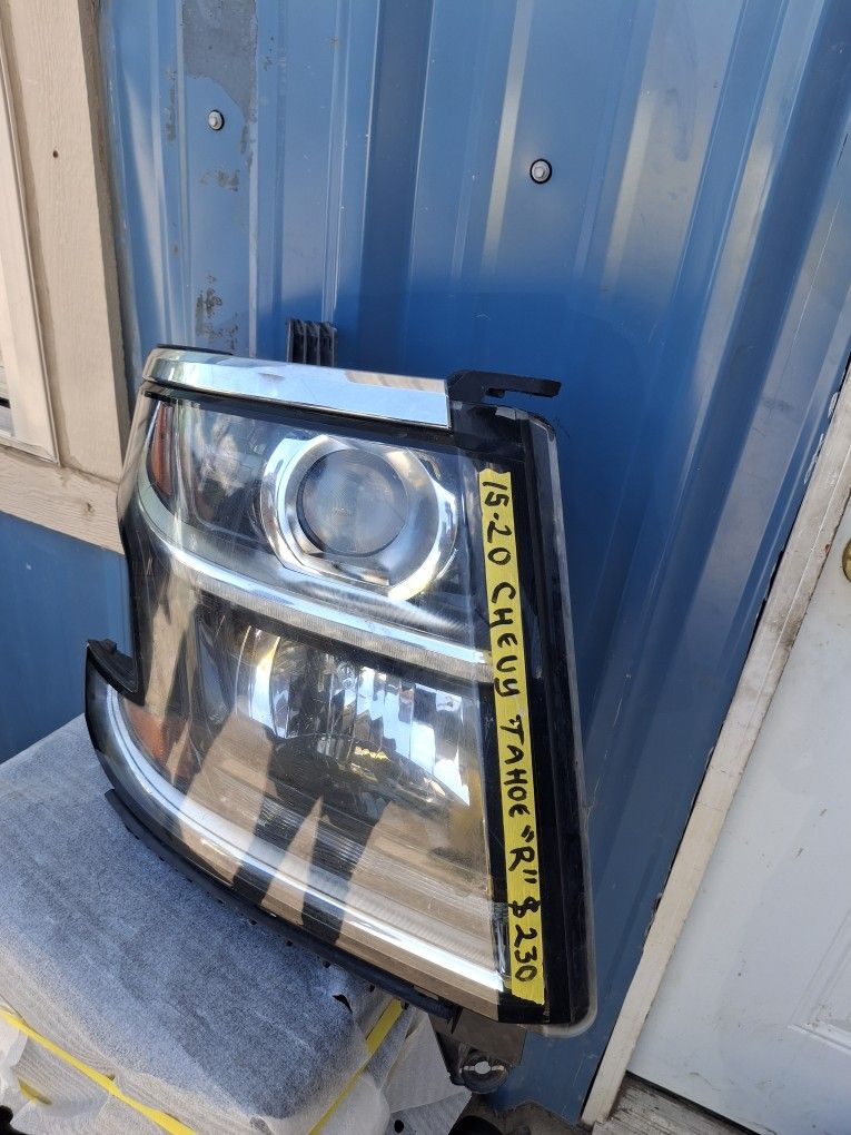 15-20 CHEVROLET TAHOE RH HEADLIGHT