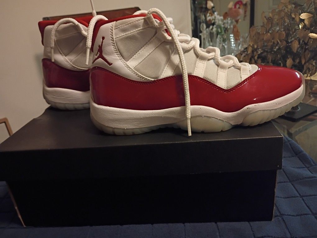 AIR JORDAN 11 SNEAKERS