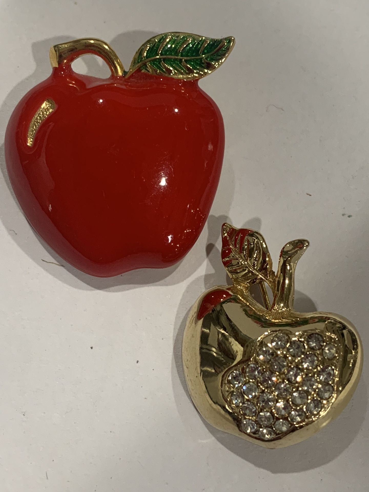 Apple pin/brooch