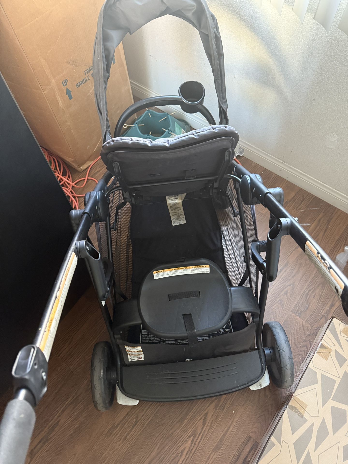 Graco Double Stroller - Missing Newborn Seat.