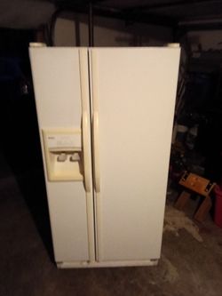 Kenmore White 22.7 Cu Ft Side By Side Fridge/Freezer