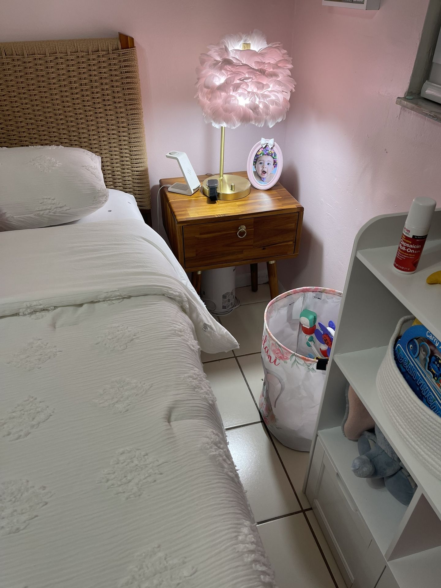 Queen Bedroom And Nightstand