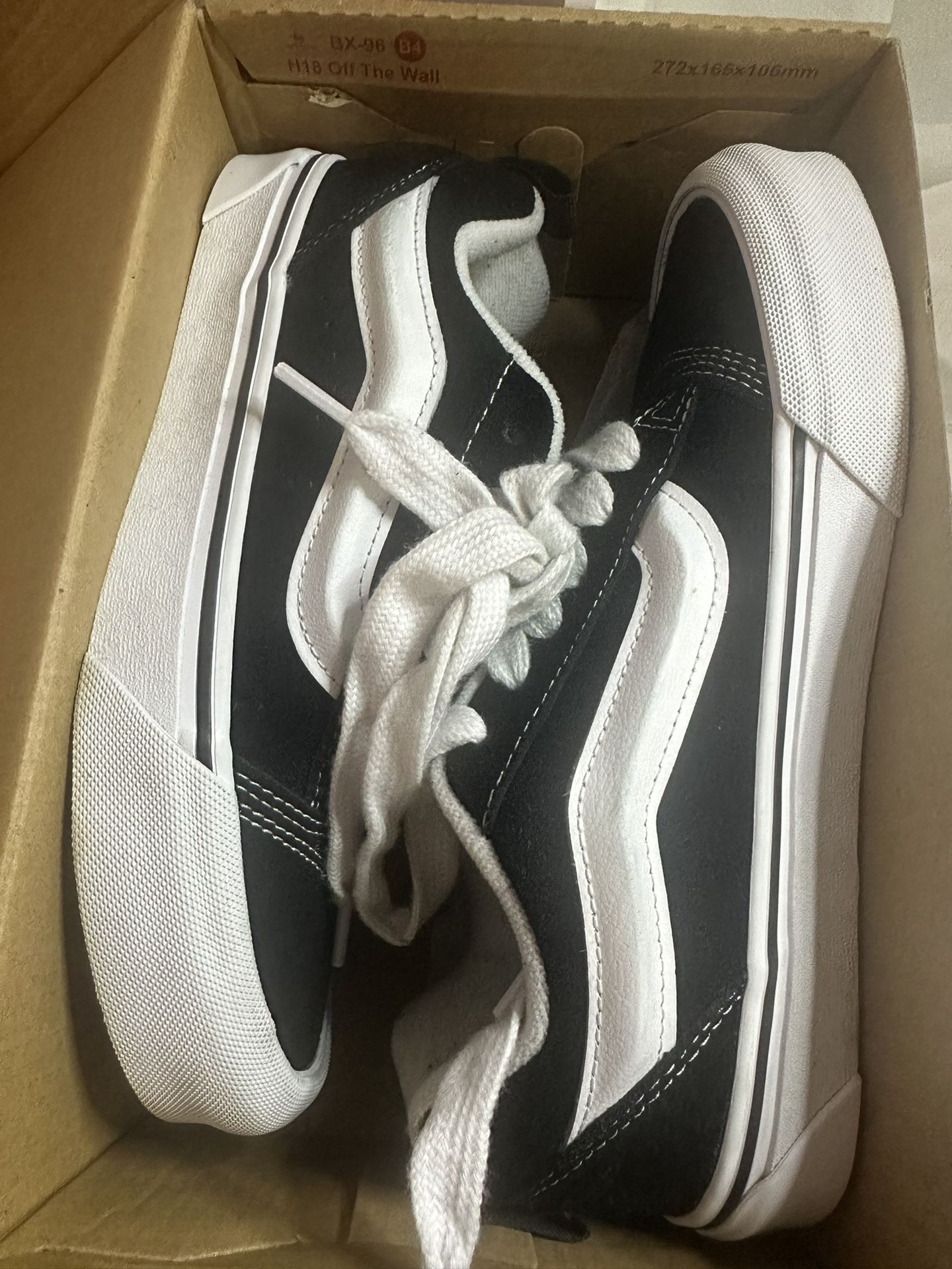 Knu Skool Vans size 6 Women’s