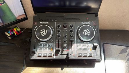 Numark Party Mix  DJ board