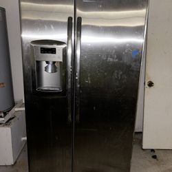 GE DOUBLE DOOR FRIDGE 