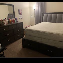 Queen Bedroom Set $400 OBO