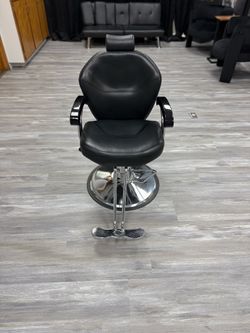 Hydraulic Barber / Salon Chair – Excellent Condition