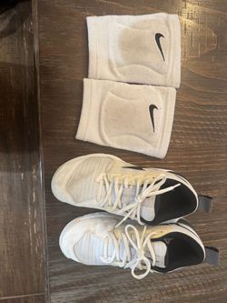 Gels volleyball shoes and knee pads