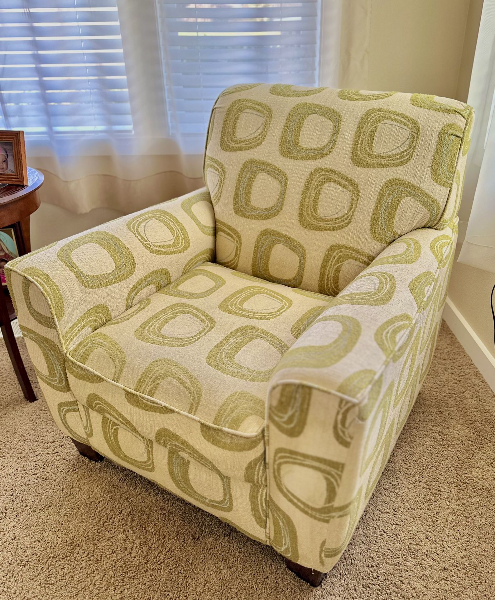 Fabric Chair Mid-Century Modern Single Sofa with Thicker Seat Cushion.