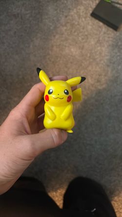 Pokémon Pikachu figure