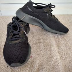 Nike Tanjun
Women's Shoes Size 6.5