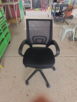 Ergonomic desk chair