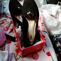 Fioni Black Flats