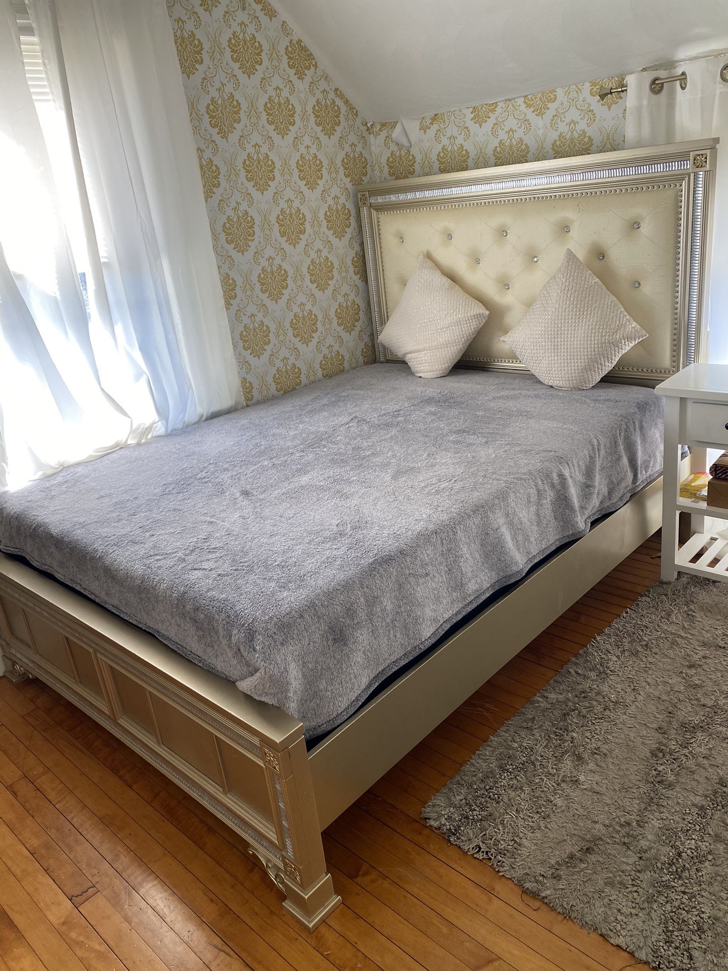 Queen Bed