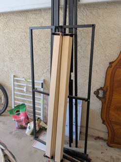 Queen bed platform