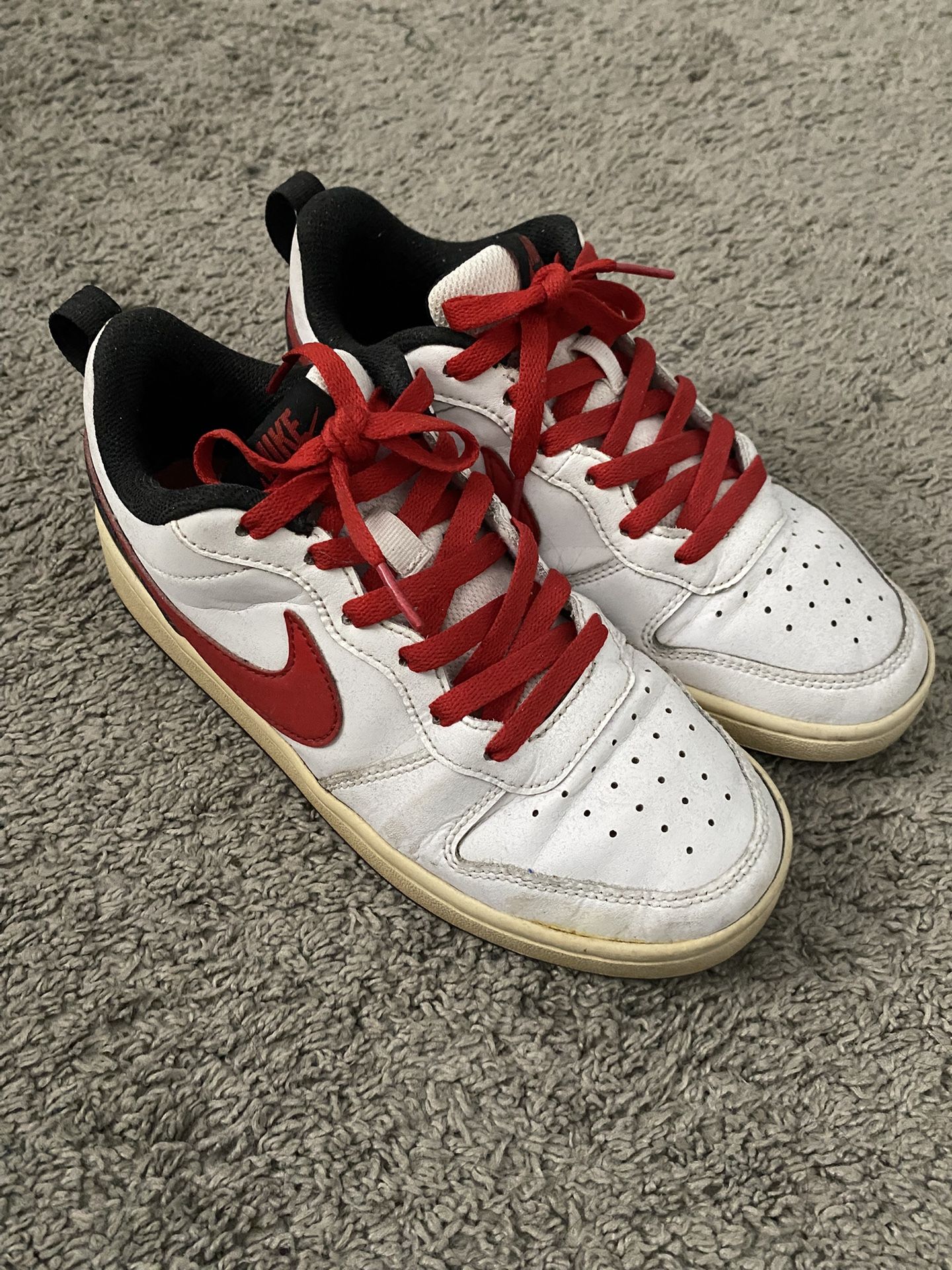 Size 5Y Nike shoes 