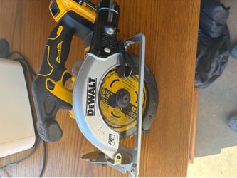 DeWalt Saw