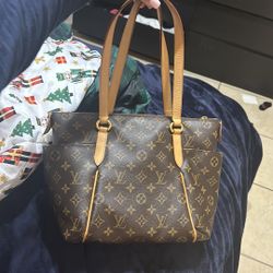 Louis Vuitton Shoulder Bag