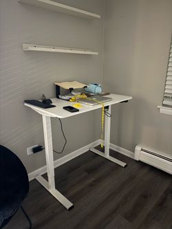 Electric desk