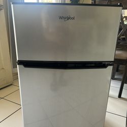 Whirlpool Mini Fridge 3.1 cu ft stainless steel 