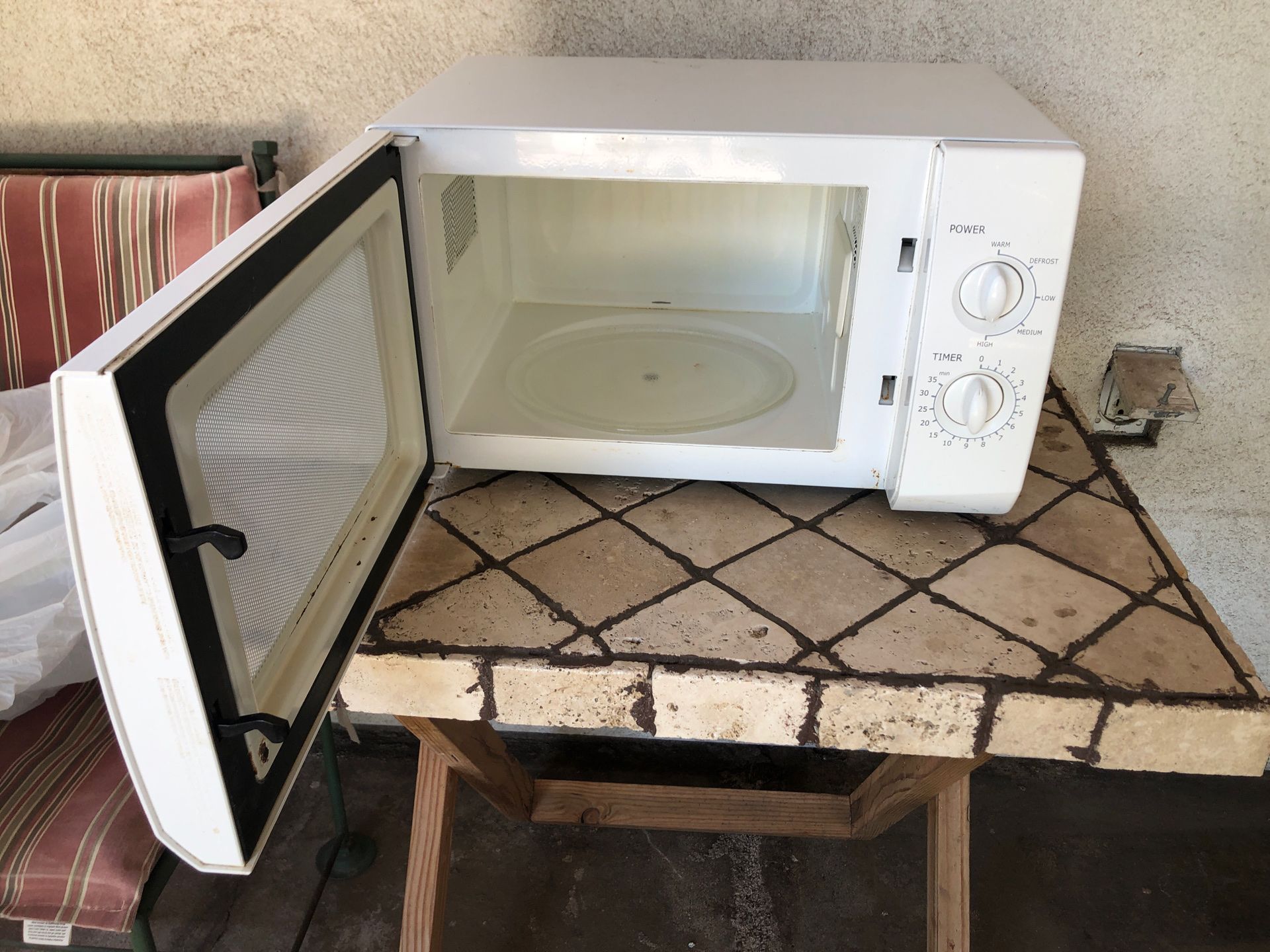 GE 0.7 cu. ft. Small Countertop Microwave in White for Sale in Sacramento,  CA - OfferUp