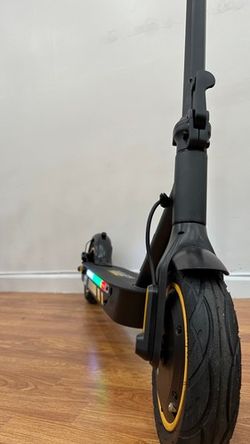 V10 CDDbiikk Electric Scooter 