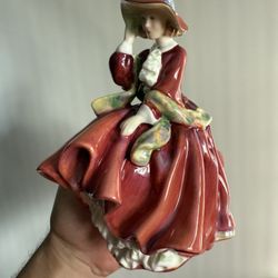 Royal Doulton Figurine - Top o' the Hill HN 1831 До