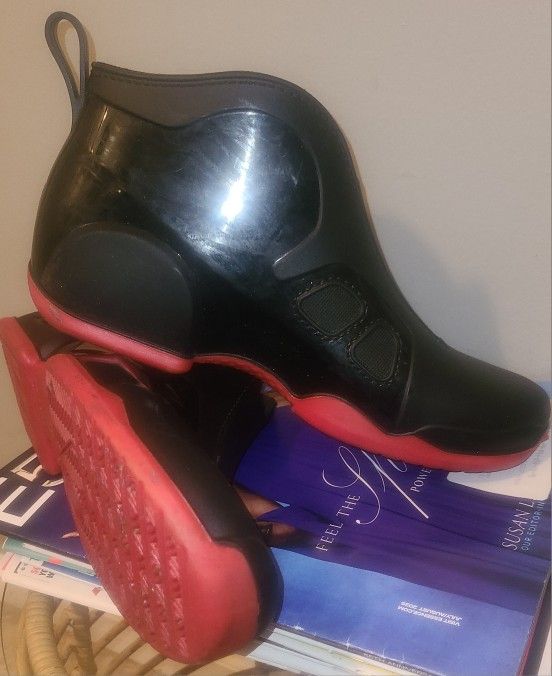 MENS RUBBER RAIN BOOTS Size 10