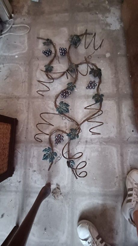Wall Sculpture Wine 4 Bottle Display Rack Stand Grape Vine Metal Art 30x15 Large