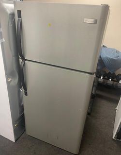 Good Frigidaire Refrigerator - GREAT condition!