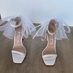Charles David White Leather Bow Heels Size 6.5